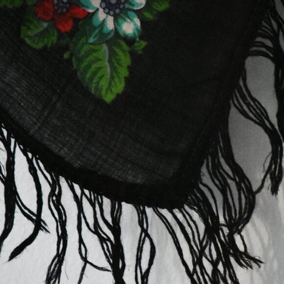 Bohemian Large Ukrainian Scarf/Wrap/Shall - beautiful floral pattern - Picture 8 of 14